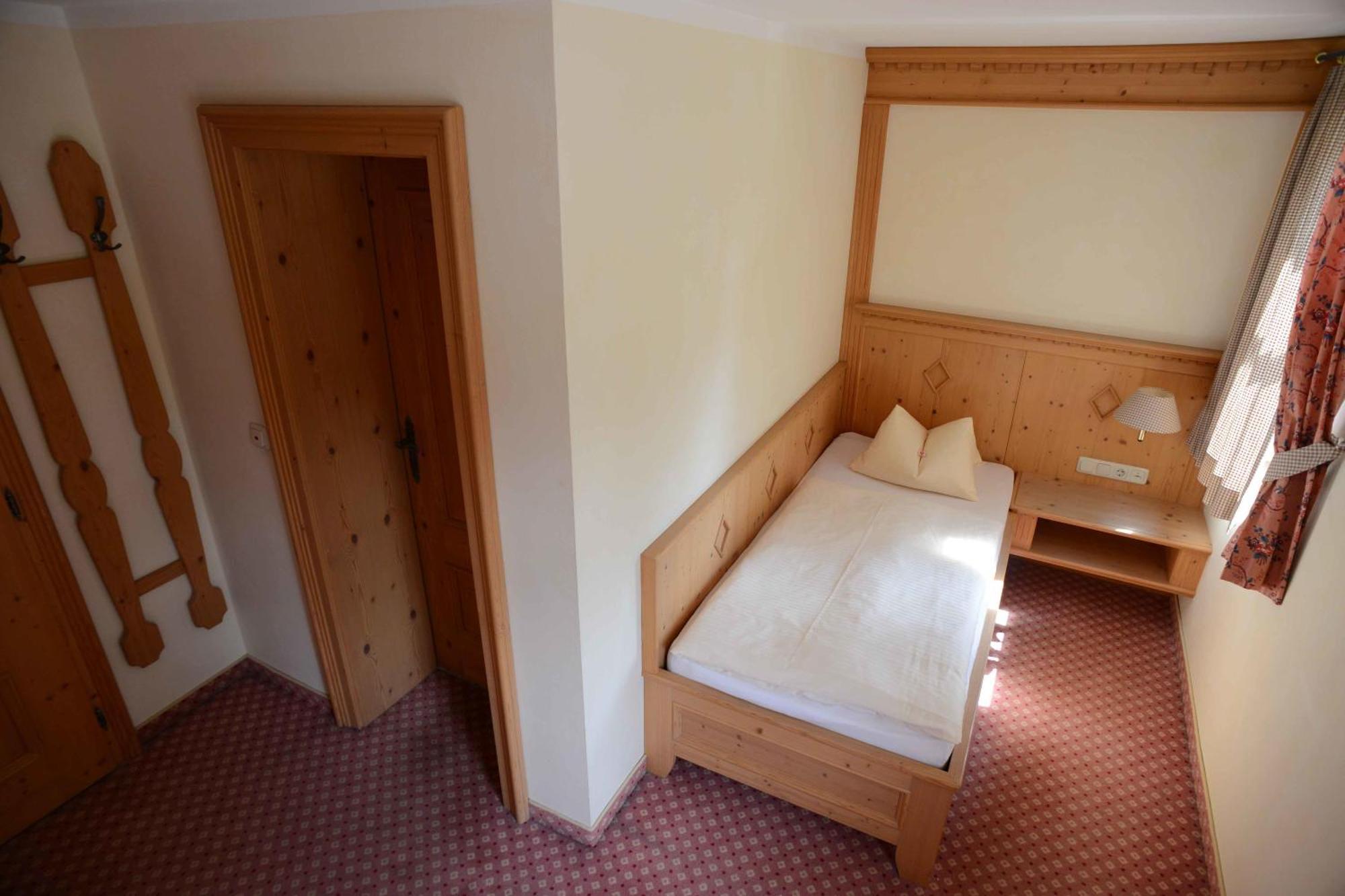 Alpengasthof Zur Post Schattwald Room photo